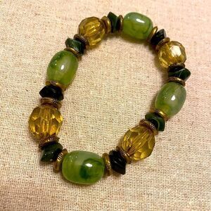 Large wrist plastic green yellow beads stretch bracelet lightweight bohemian
